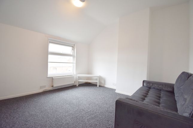 Room 4, 98, Hollis Road, Coventry photo 4