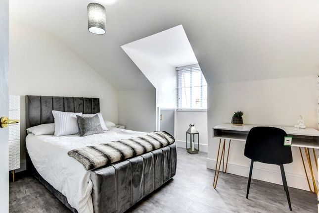 700, Room 3, 9, Stocker Road, West Sussex photo 4