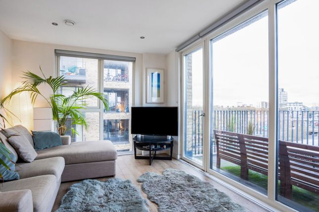 R1-44, 26 Bolinder Way, London photo 4