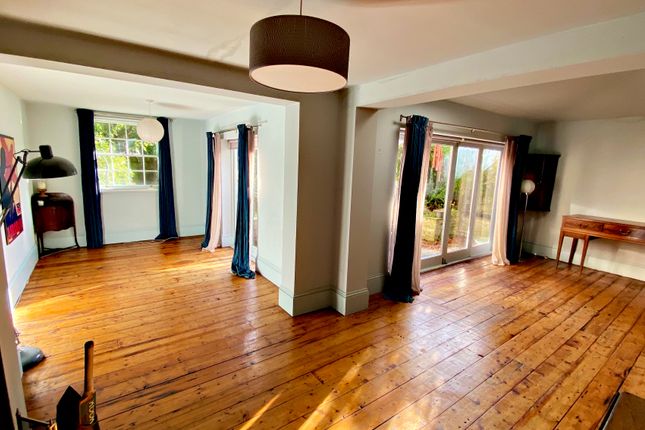 16, Hardwicke Road, London photo 2