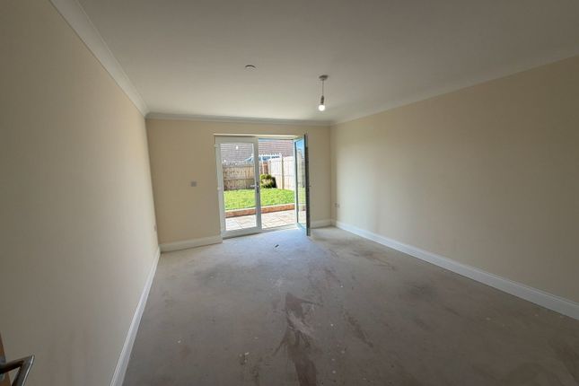 16, Gwaun Henllan, Ammanford photo 4