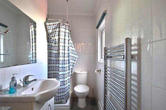 Room 5, 116 Penhill Road, Lancing photo 4