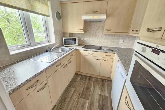 41 St. Johns Court, Abbey Rise, Tavistock photo 3