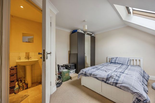 275, Whyteleafe photo 4