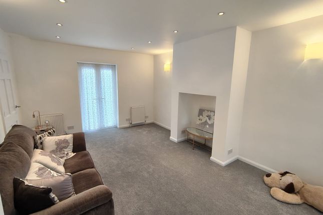 20, Newall Carr Road, Otley photo 2