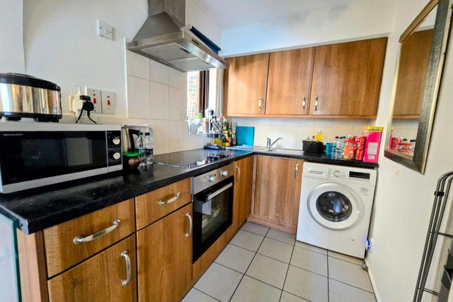 12, Pikestone Close, Greater London photo 3