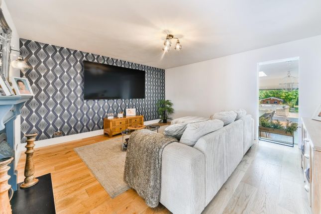 38, Downs Way, Tadworth photo 4