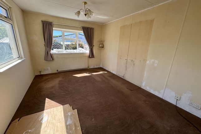 59, Woodland View, Norwich photo 4