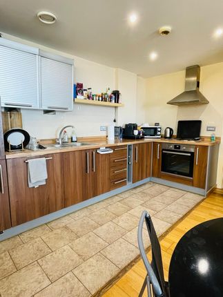 Flat to rent in Oldham Street, Liverpool