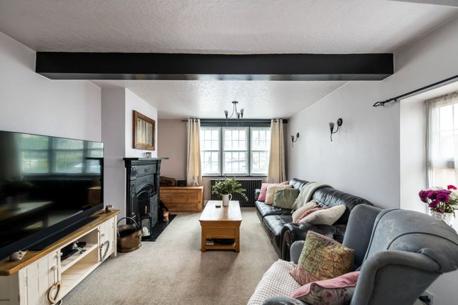 3 White Post Cottages Godstone Road, Redhill photo 5