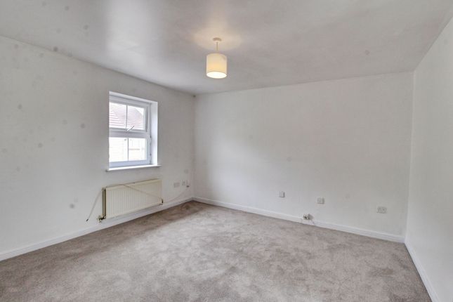 64 Gable Close, Swindon photo 3