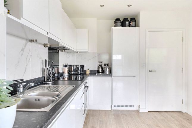 Flat 10, Emer Court, 1, Rowland Road, London photo 4