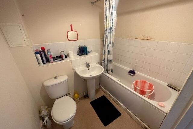 Flat for sale in Pier Road, Erith