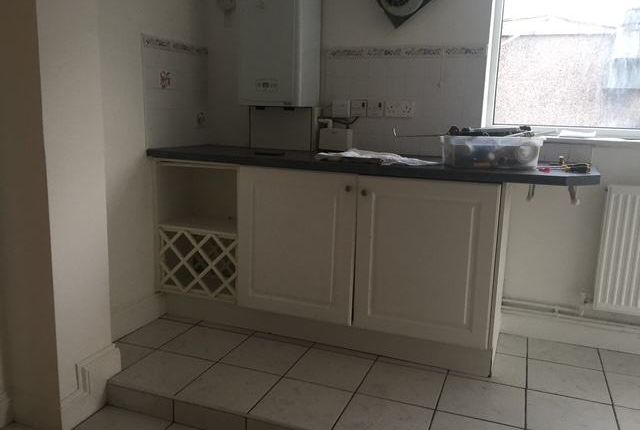 156, Harwoods Road, WATFORD photo 3