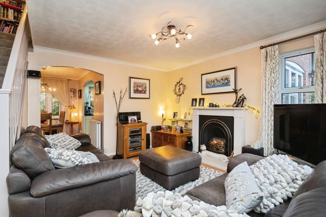 5, Hazelwood Close, Tunbridge Wells photo 3