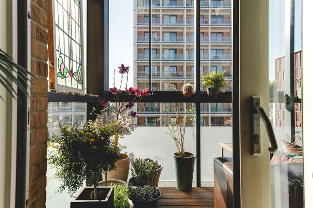 Flat 34, Labyrinth Tower, Dalston Square, London photo 4