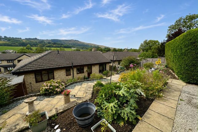 39, Ash Grove, High Peak photo 2