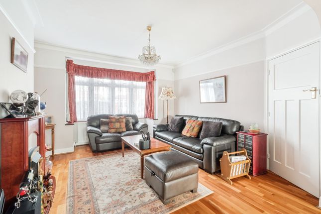 71, Maycross Avenue, Morden photo 2