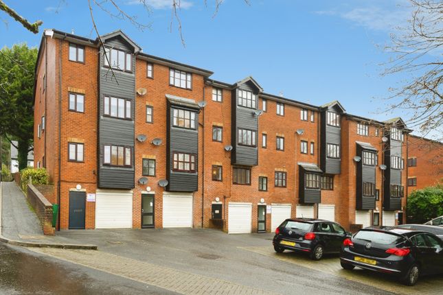 1-bed flat on Flat 14, Stirling House,, Garlands Road, Surrey, £220,000