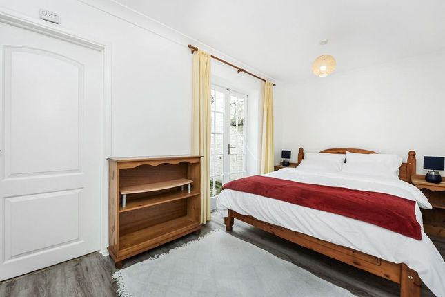 23, White Horse Lane, London photo 4