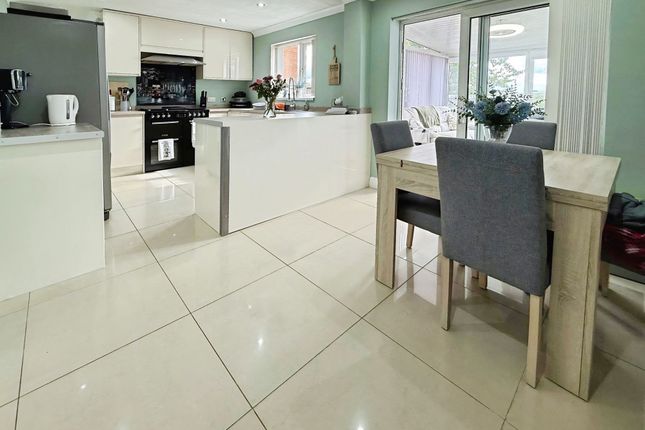 13 Appledore Grove, Stoke-On-Trent photo 3