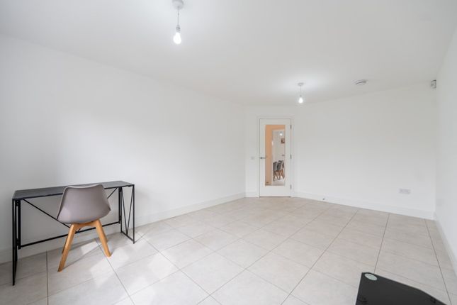 21, Raeside Grove, East Renfrewshire photo 3