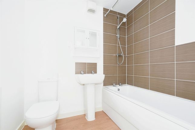 Flat for sale in Coatley Close, Coate, Swindon