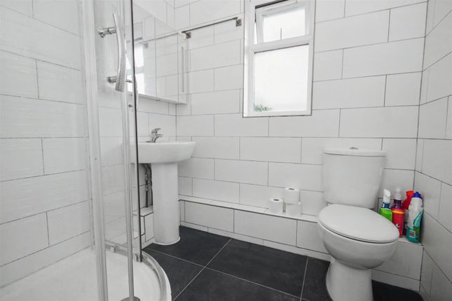 5 Blackthorn Place, Cedar Way, Guildford photo 5