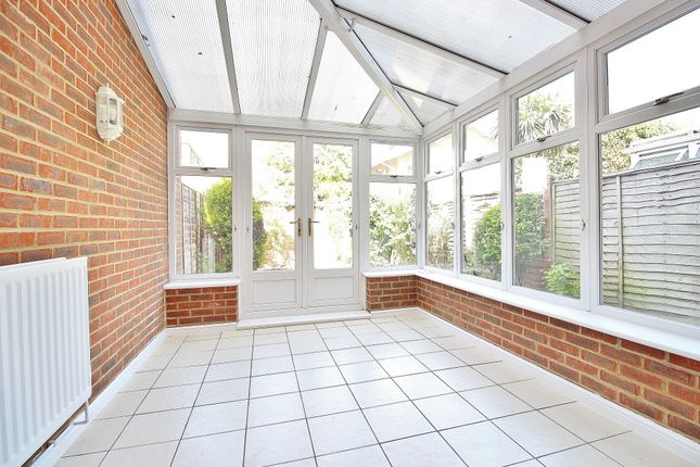 22 White Lodge Close, Isleworth photo 4