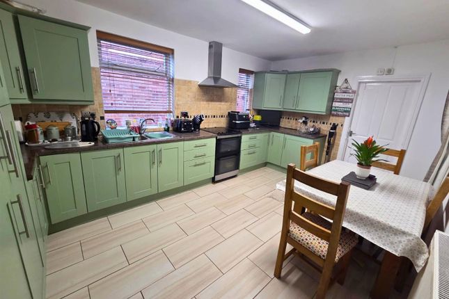 6, Larch Road, Newark photo 3