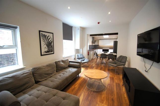 This Contemporary Living Room Features Spacious Se...