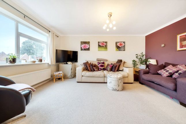 Flat to rent in Thornton Close, Guildford, Surrey