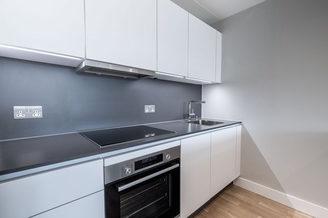 Flat 26 Gerard Court, London photo 3