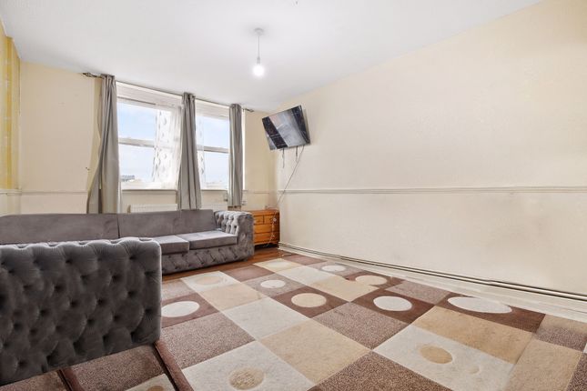 Flat for sale in Homerton, Hackney