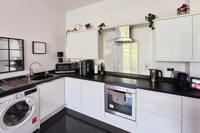 Flat 10, Bradley Court, 3, Knoll Road, Surrey photo 2