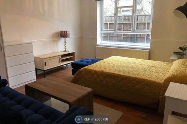 Room to rent in Ingrave Street, London