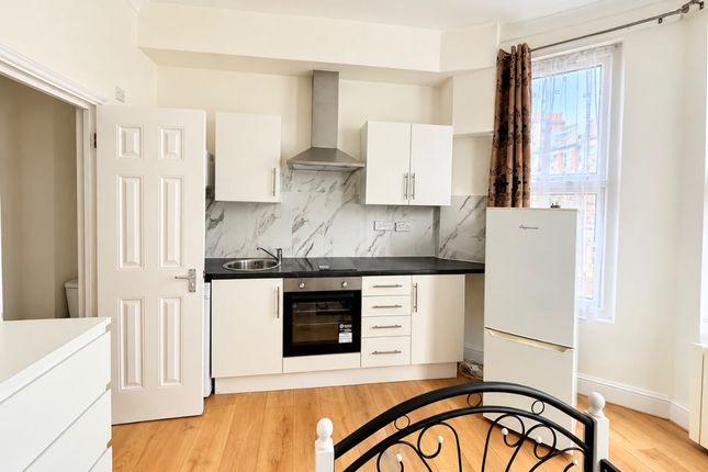Flat 1 97, Frobisher Road, London photo 3