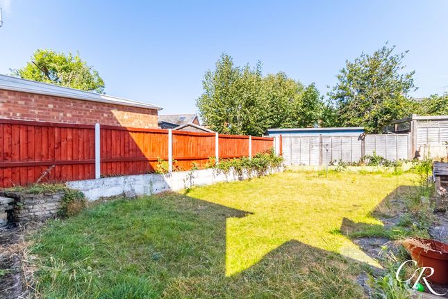 12 Mendip Close, Cheltenham photo 4