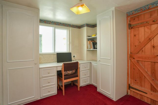 Bedroom / Study