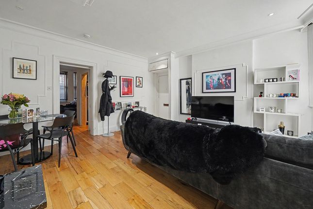 Flat A, 47 Cumberland Mansions, Seymour Place, London photo 2