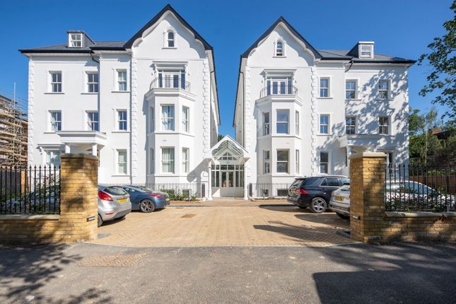 Thumbnail Flat for sale in Newlands House, Oakhill Road, Surbiton