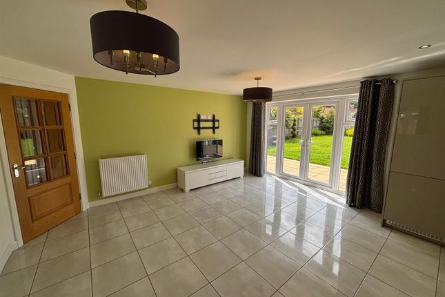 Photo- Kitchen-Diner 1 - Intagliio Drive.Jpg