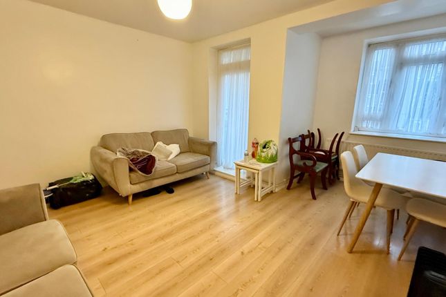 2-Bedroom Flat Near Aldgate East