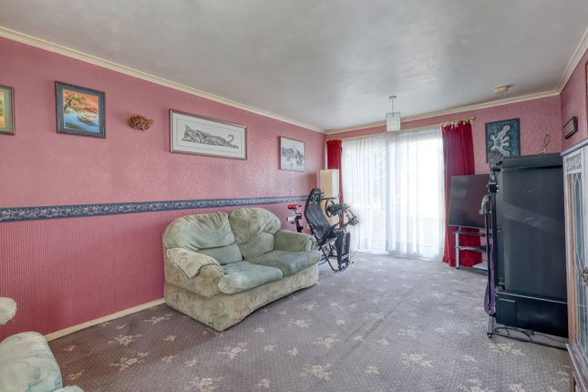 13, Forgetts Road, High Wycombe photo 3