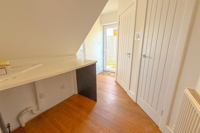 15, Malthouse Close, SWINDON photo 4