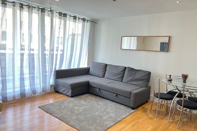 Flat for sale in Wards Wharf Approach, London