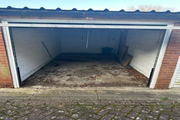 Thumbnail Property to rent in Garage Aveling Close, Purley
