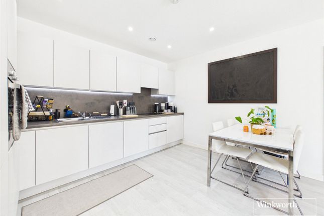 Flat 8, Eider Apartments, 73, Perryfield Way, London photo 4