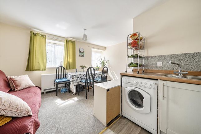 RESI 2 South View Terrace, South View Road, Cullompton photo 4
