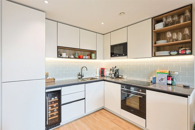 Flat 74, Fairbank House, 13, Beaufort Square, Colindale photo 2